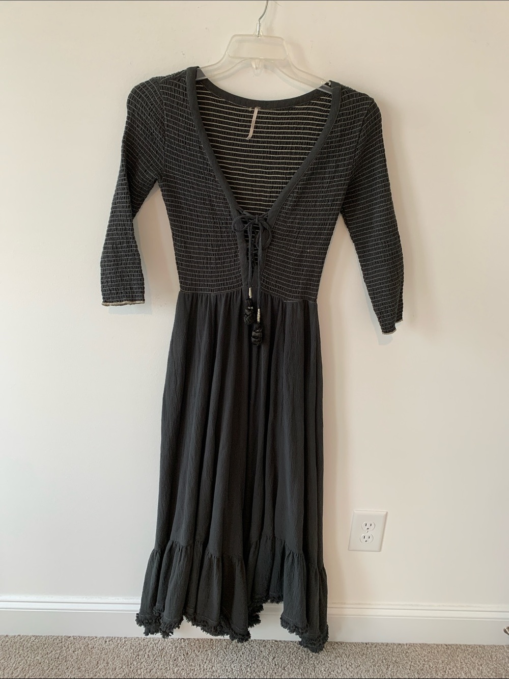 Free People Women's 3/4 Sleeve smocked charcoal Tie-Front Midi Dress XS